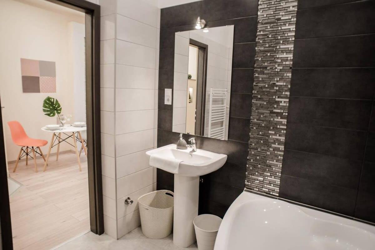 New Luxury Apartment In The Center With A/C 부다페스트 외부 사진